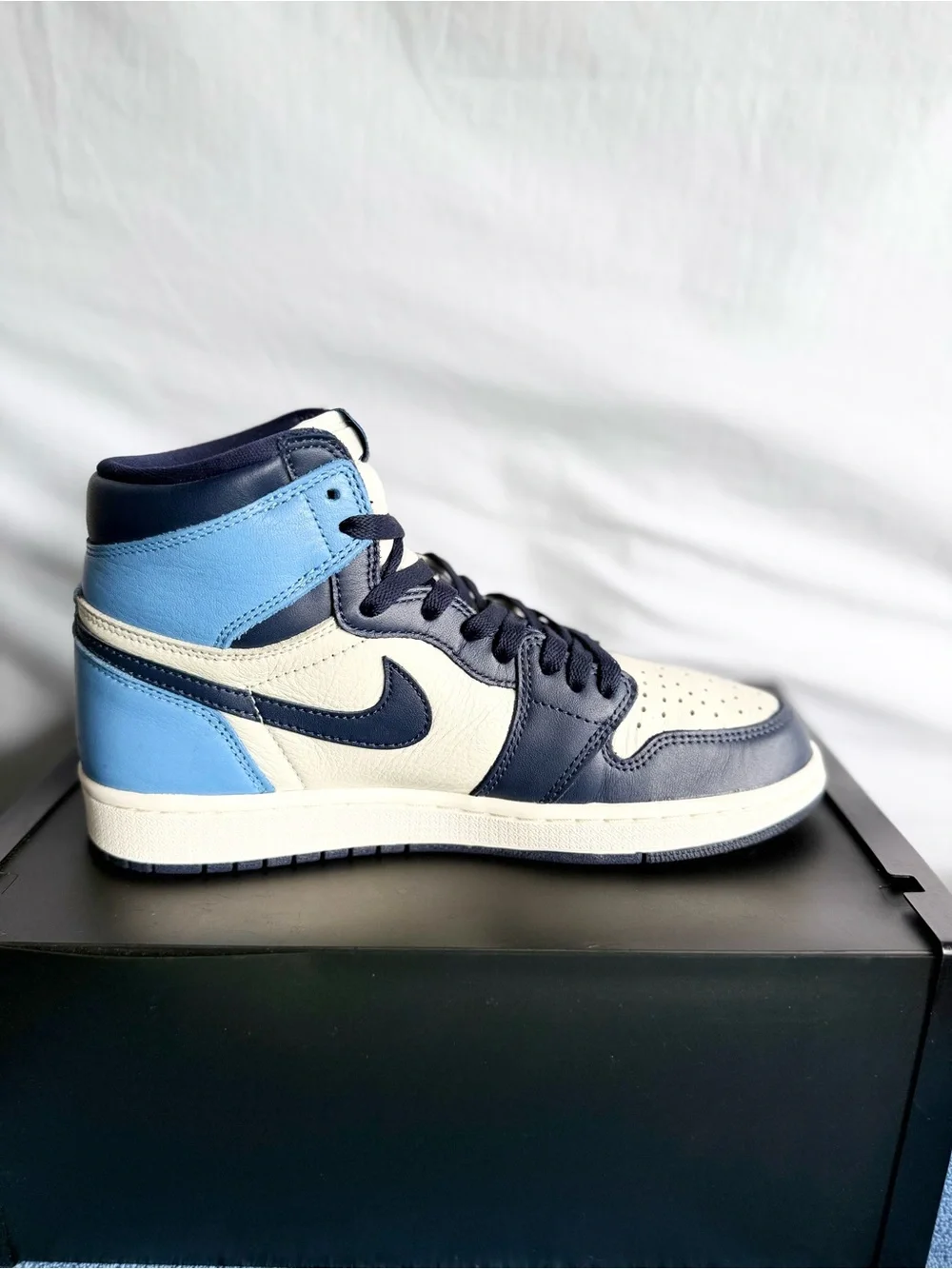 AUTHENTIC Jordan 1 Retro High Obsidian size 8.5 555088-140 2019 PRE-OWNED